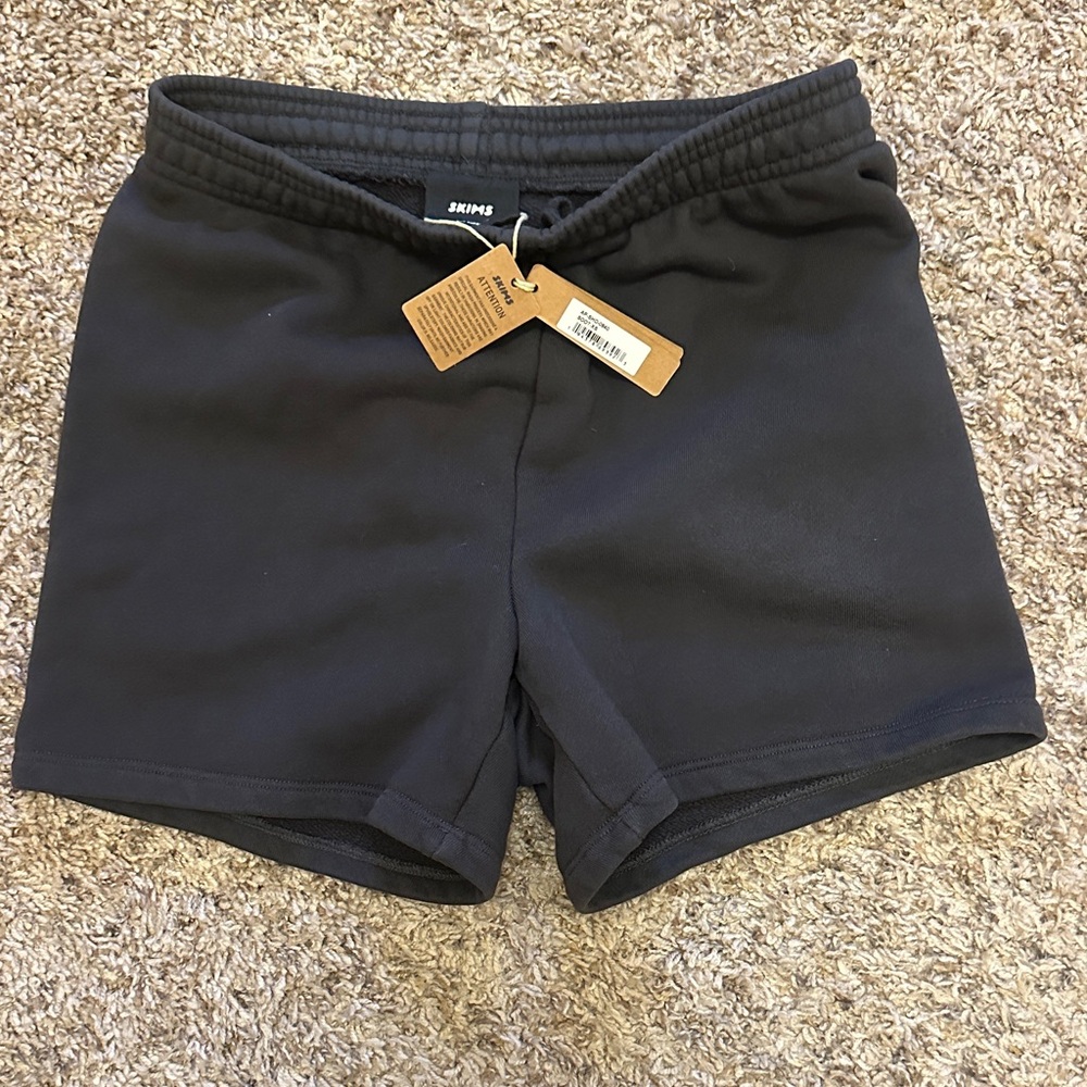 NWT SKIMS The Short Cotton Shorts Soot Size XS